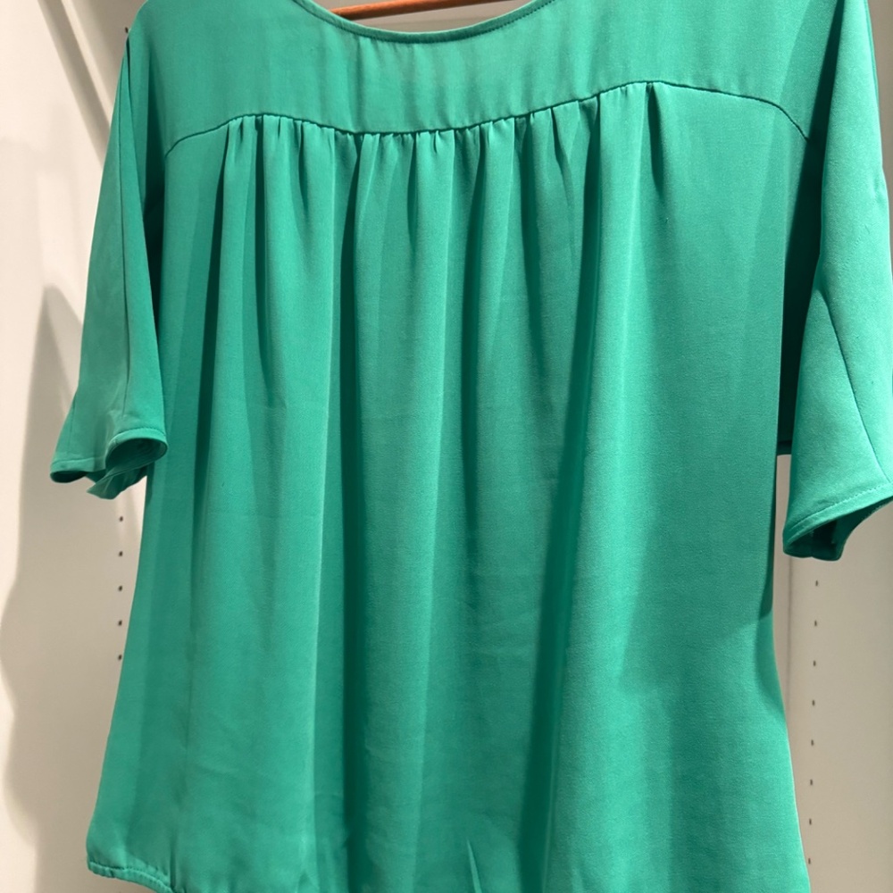 LOFT Kelly Green Short Sleeve Silky Shirt